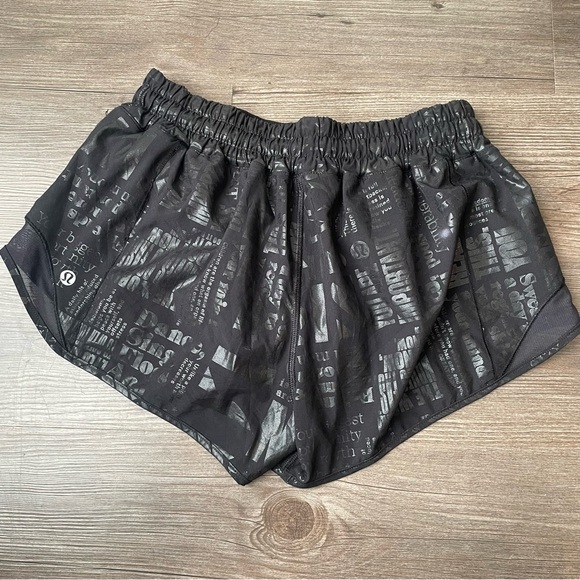 Lululemon Hotty Hot II Short *Special Edition 20yr Manifesto Foil 2.5" Size 6 - Picture 5 of 8